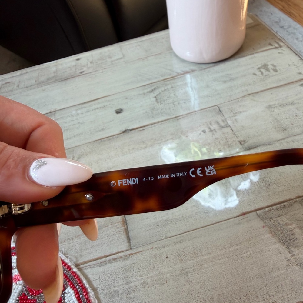 Fendi ✨ Sunglasses ✨ - Picture 5 of 6